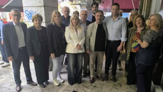 Μέλη της Δημοτικής Οργάνωσης Αιγιαλείας των Δημοκρατών σε ανοιχτή…