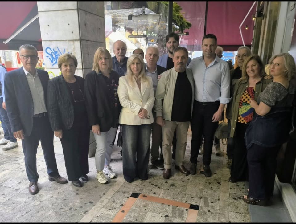 Η Δημοτική Οργάνωση Αιγιαλείας των Δημοκρατών σε ανοιχτή πολιτική συνάντηση 1 Μέλη της Δημοτικής Οργάνωσης Αιγιαλείας των Δημοκρατών σε ανοιχτή…