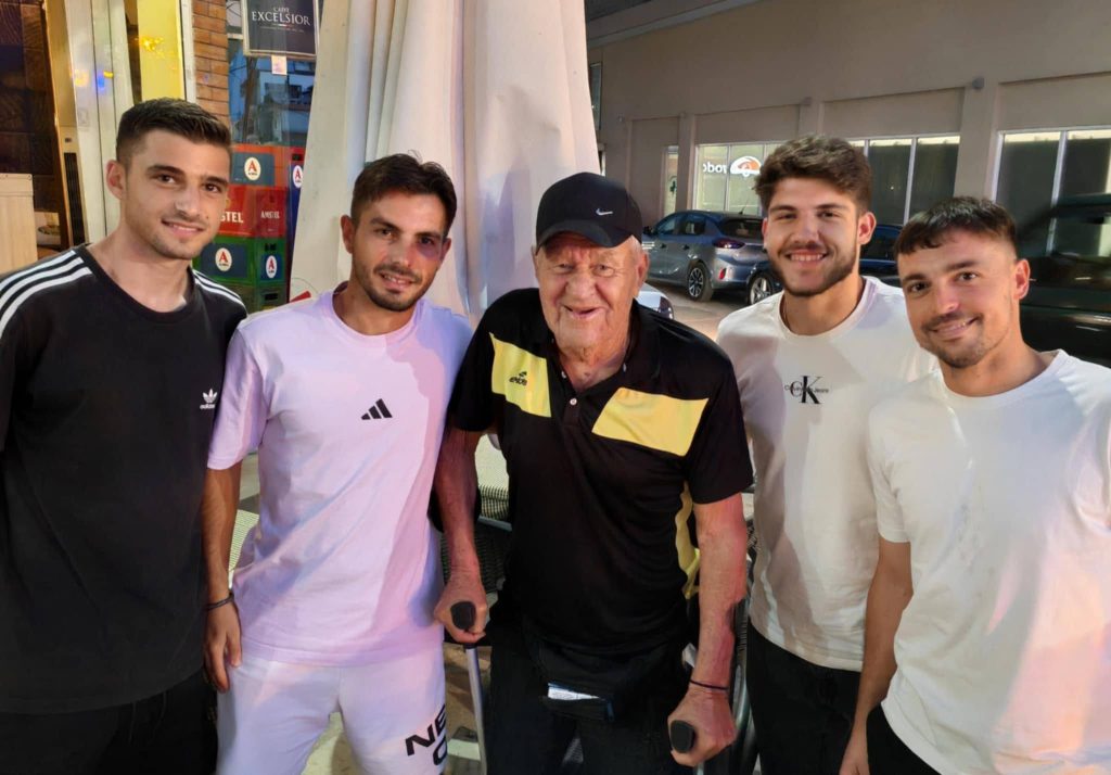 Αχαΐα: «Έφυγε» ο εμβληματικός παλαίμαχος ποδοσφαιριστής Ανδρέας Αγγελόπουλος ΦΩΤΟ 30 Αχαΐα: «Έφυγε» ο εμβληματικός παλαίμαχος ποδοσφαιριστής Ανδρέας Αγγελόπουλος ΦΩΤΟ