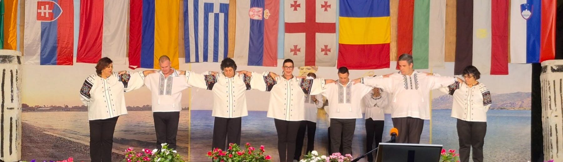 Η χορευτική ομάδα του Ε.Κ.Α.ΜΕ/ΑμεΑ Αιγίου στον Πολιτιστικό Μορφωτικό Σύλλογο «Ιωνες» ΦΩΤΟ