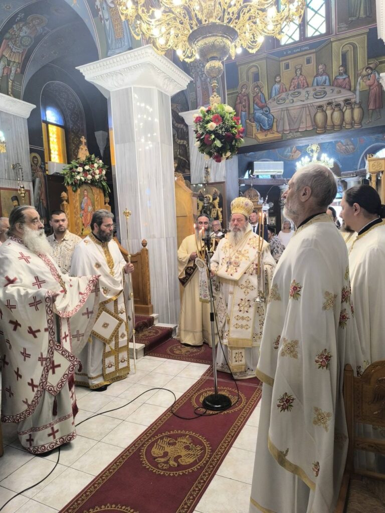 Ο Κερνίτσης Χρύσανθος στην Θεία Λειτουργία στους Αγίους Αποστόλους Πατρών ΦΩΤΟ 30 Ο Κερνίτσης Χρύσανθος στην Θεία Λειτουργία στους Αγίους Αποστόλους Πατρών ΦΩΤΟ