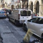 Πάτρα: Κι όμως στο κέντρο δεν βρίσκεις να διπλοπαρκάρεις και όχι...να παρκάρεις ΦΩΤΟ