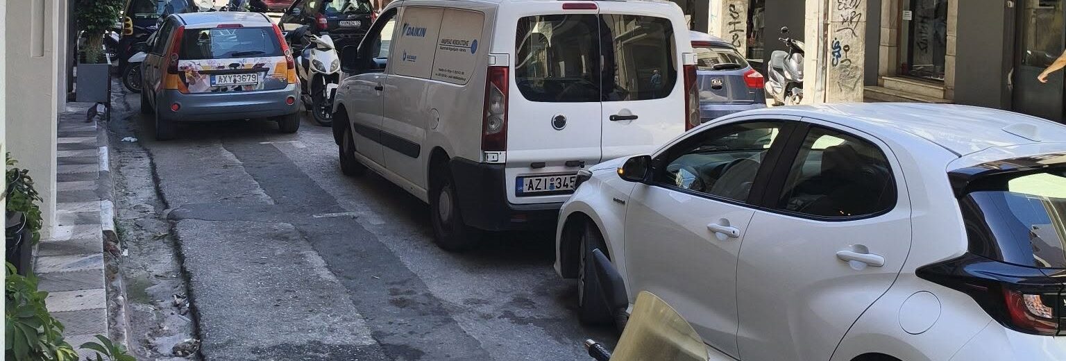 Πάτρα: Κι όμως στο κέντρο δεν βρίσκεις να διπλοπαρκάρεις και όχι...να παρκάρεις ΦΩΤΟ