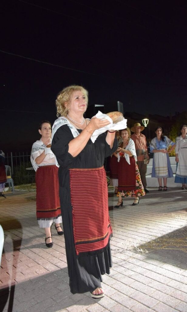 Καταχειροκροτήθηκαν Χορευτικό και Ορχήστρα «Αλως» στο Γηροκομειό ΦΩΤΟ 32 Καταχειροκροτήθηκαν Χορευτικό και Ορχήστρα «Αλως» στο Γηροκομειό ΦΩΤΟ