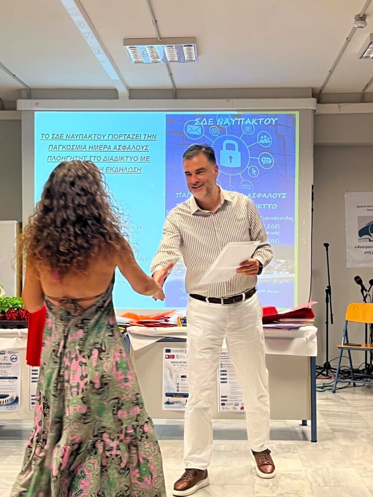 Ο Σπύρος Σκιαδαρέσης στο Σχολείο Δεύτερης Ευκαιρίας Ναυπάκτου ΦΩΤΟ 33 Ο Σπύρος Σκιαδαρέσης στο Σχολείο Δεύτερης Ευκαιρίας Ναυπάκτου ΦΩΤΟ