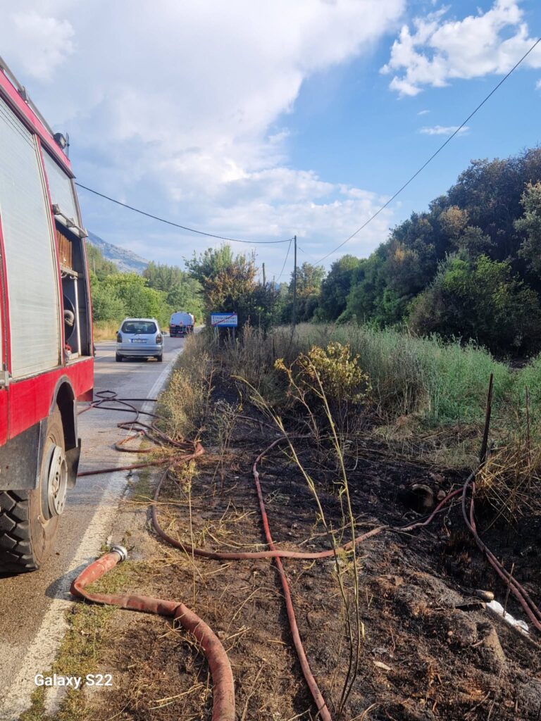 Αχαΐα: Πυρκαγιά στην ΕΟ Πατρών-Τριπόλεως σήμανε συναγερμό από γη και αέρα ΦΩΤΟ 30 Αχαΐα: Πυρκαγιά στην ΕΟ Πατρών-Τριπόλεως σήμανε συναγερμό από γη και αέρα ΦΩΤΟ