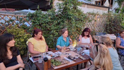 Συγκέντρωση της Ένωσης Γυναικών Αιγίου ΦΩΤΟ 36 Γυναίκα με φωτογραφική