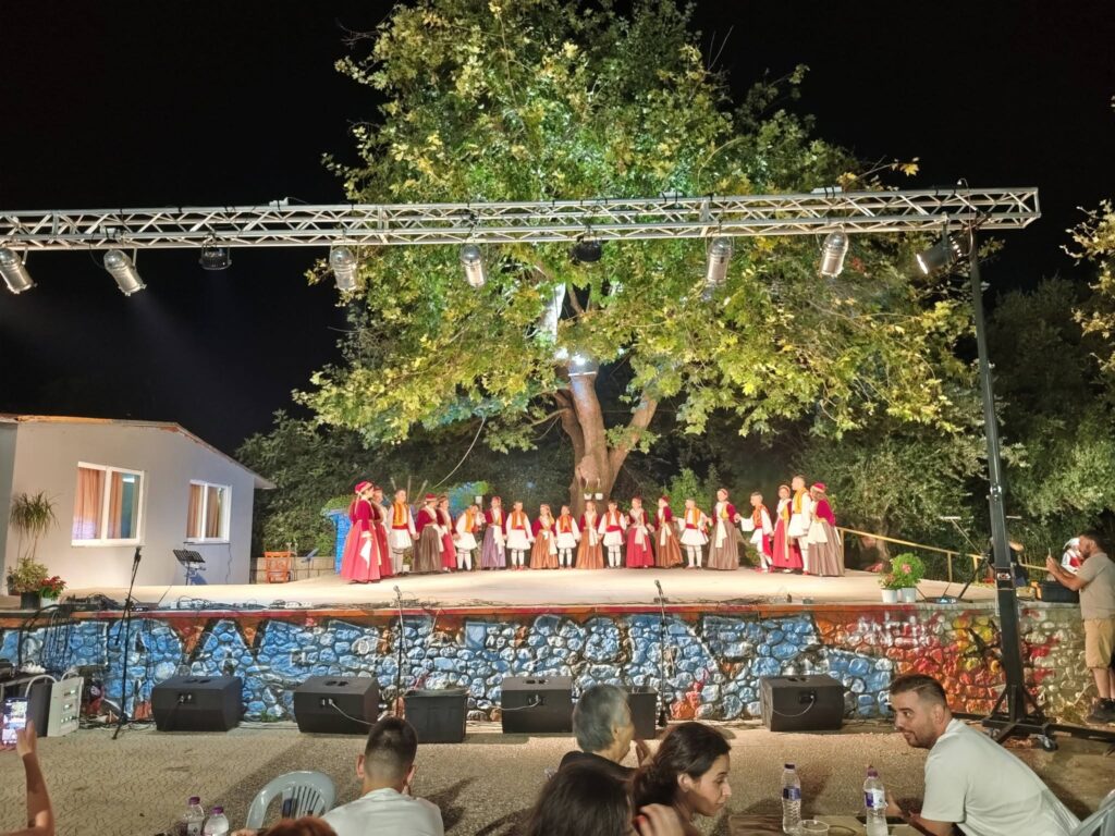 Χορευτικό φεστιβάλ από τον Εκπολιτιστικό Σύλλογο Λεύκας ΦΩΤΟ 29 Χορευτικό φεστιβάλ από τον Εκπολιτιστικό Σύλλογο Λεύκας ΦΩΤΟ