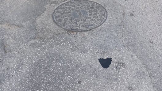 Πάτρα: Η αδιαφορία...σε σχήμα καρδιάς, σε καθίζηση οδοστρώματος ΦΩΤΟ 13 Η σχήμα της πόλης στη πατρά