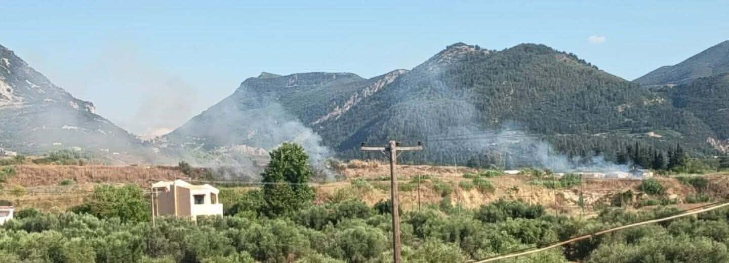 Πάτρα: Φωτιά με δύο εστίες στον καταυλισμό του Ριγανόκαμπου