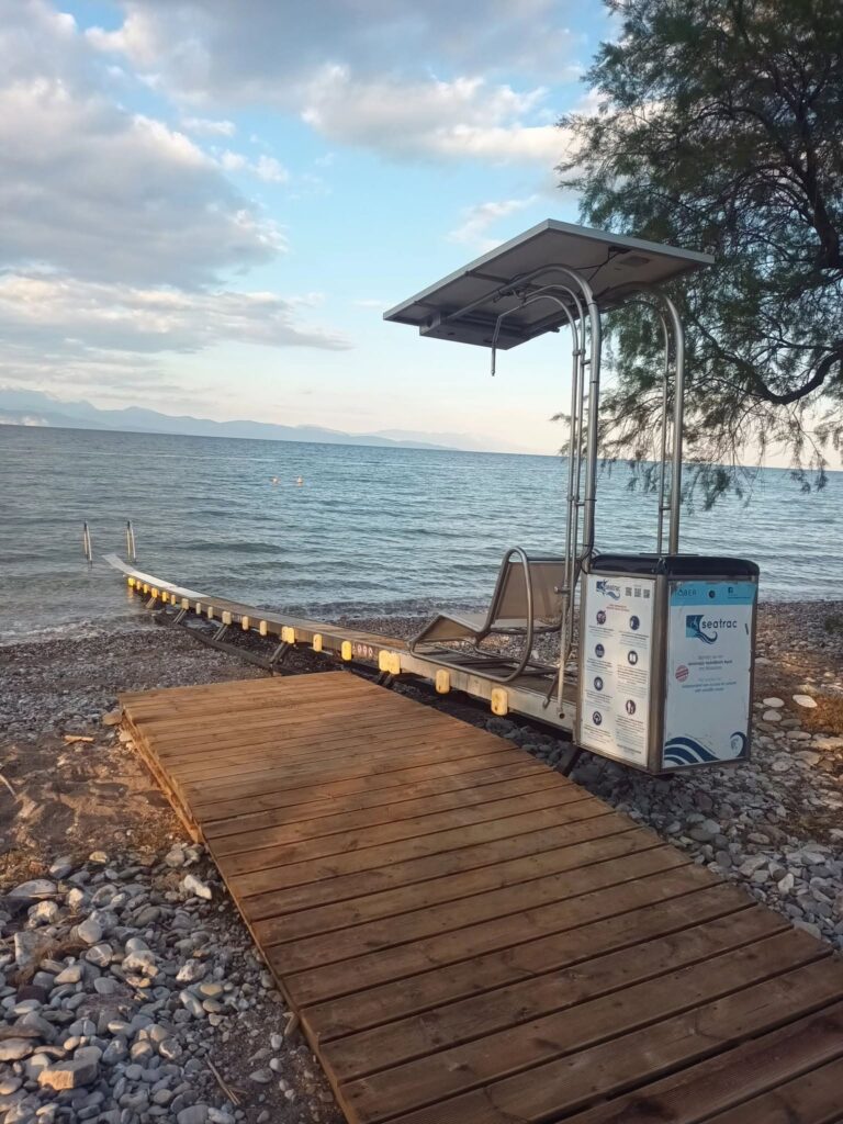 Τέμενη: Λειτουργεί η ράμπα πρόσβασης για ΑμεΑ, με χειριστήριο 29 Τέμενη: Λειτουργεί η ράμπα πρόσβασης για ΑμεΑ, με χειριστήριο