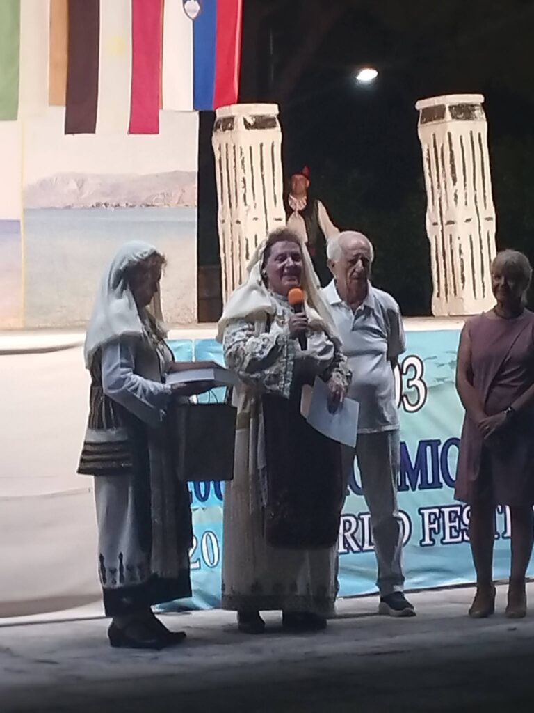 Φολκλορικά συγκροτήματα στο Αίγιο, από τους «Ιονες» ΒΙΝΤΕΟ-ΦΩΤΟ 7 Φολκλορικά συγκροτήματα στο Αίγιο, από τους «Ιονες» ΒΙΝΤΕΟ-ΦΩΤΟ