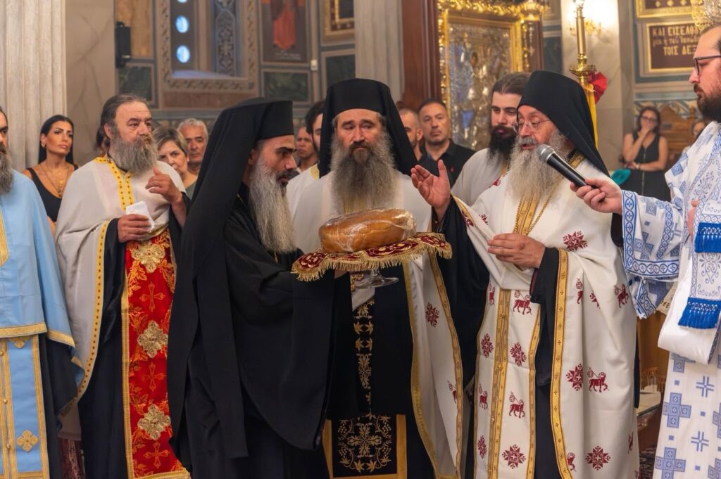 Η υποδοχή της Τιμίας Χειρός του Γερβασίου στον Αγιο Δημήτριο Πατρών ΦΩΤΟ 6 Η υποδοχή της Τιμίας Χειρός του Γερβασίου στον Αγιο Δημήτριο Πατρών ΦΩΤΟ
