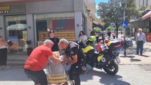 Πάτρα: Αντιδράσεις για την αδιαφορία περαστικών όταν ηλικιωμένη έπεσε σε φρεάτιο ΦΩΤΟ 38 Πάτρα: Αντιδράσεις για την αδιαφορία περαστικών όταν ηλικιωμένη έπεσε σε φρεάτιο ΦΩΤΟ