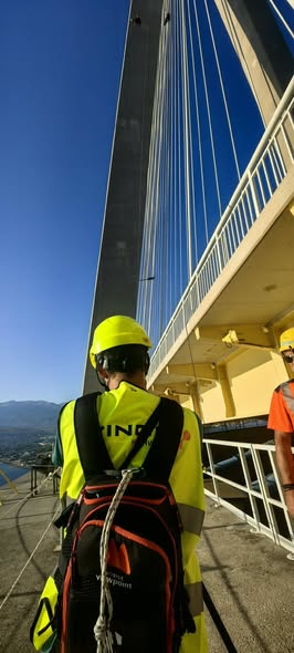 Ρίο-Αντίρριο: Γάλλοι αλπινιστές κρέμονται στη Γέφυρα προσφέροντας ένα υπερθέαμα - Εργασίες ασφάλειας ΦΩΤΟ-ΒΙΝΤΕΟ