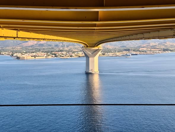 Ρίο-Αντίρριο: Γάλλοι αλπινιστές κρέμονται στη Γέφυρα προσφέροντας ένα υπερθέαμα - Εργασίες ασφάλειας ΦΩΤΟ-ΒΙΝΤΕΟ