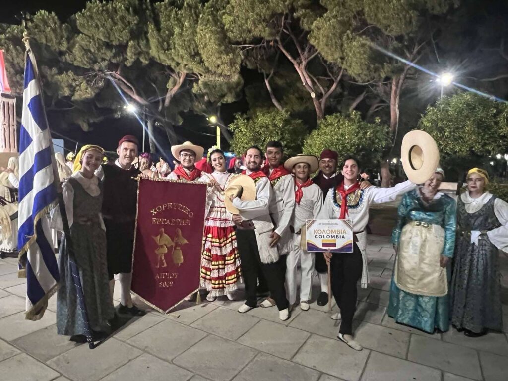 Το Χορευτικό Εργαστήρι Αιγίου στο Παγκόσμιο Φεστιβάλ Παραδοσιακών Χορών ΦΩΤΟ 30 Το Χορευτικό Εργαστήρι Αιγίου στο Παγκόσμιο Φεστιβάλ Παραδοσιακών Χορών ΦΩΤΟ