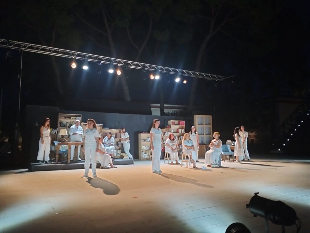 Η παράσταση «Θα μου γράφεις;», από την Θεατρική Έκφραση Αιγίου ΦΩΤΟ 7 Η παράσταση «Θα μου γράφεις;», από την Θεατρική Έκφραση Αιγίου ΦΩΤΟ
