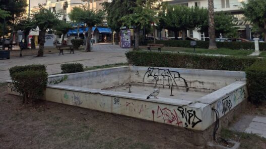 Πάτρα: Στο σκοτάδι και την εγκατάλειψη το συντριβάνι της Πλατείας Ομονοίας ΦΩΤΟ 19 Πάτρα σκοτάδι και εγκατάλειψη