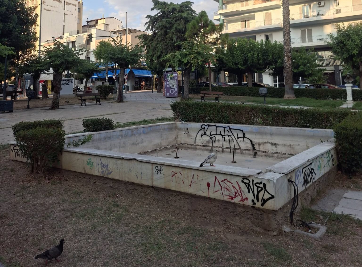 Πάτρα σκοτάδι και εγκατάλειψη