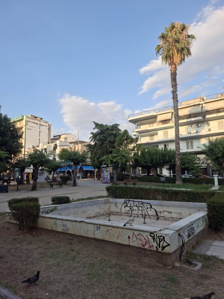 Πάτρα: Στο σκοτάδι και την εγκατάλειψη το συντριβάνι της Πλατείας Ομονοίας ΦΩΤΟ 6 Πάτρα: Στο σκοτάδι και την εγκατάλειψη το συντριβάνι της Πλατείας Ομονοίας ΦΩΤΟ