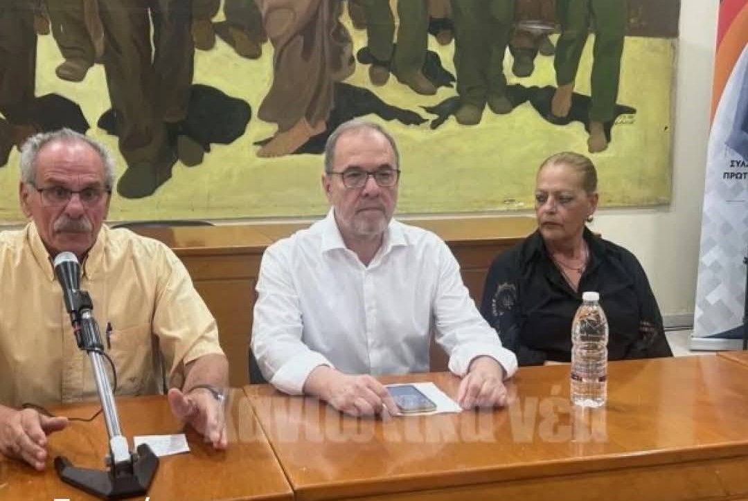 Με ιερέα παρόντα, στα Χανιά, ο Αχαιός Μαρίνος Σκανδάμης, σε συνάντηση του κόμματος Τσίπρα ΦΩΤ0