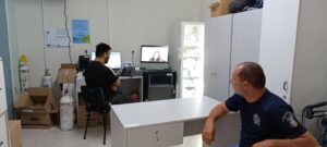 Τηλεψυχιατρική στις Φυλακές Αγίου Στεφάνου: Άνδρες, ένας με στολή, …