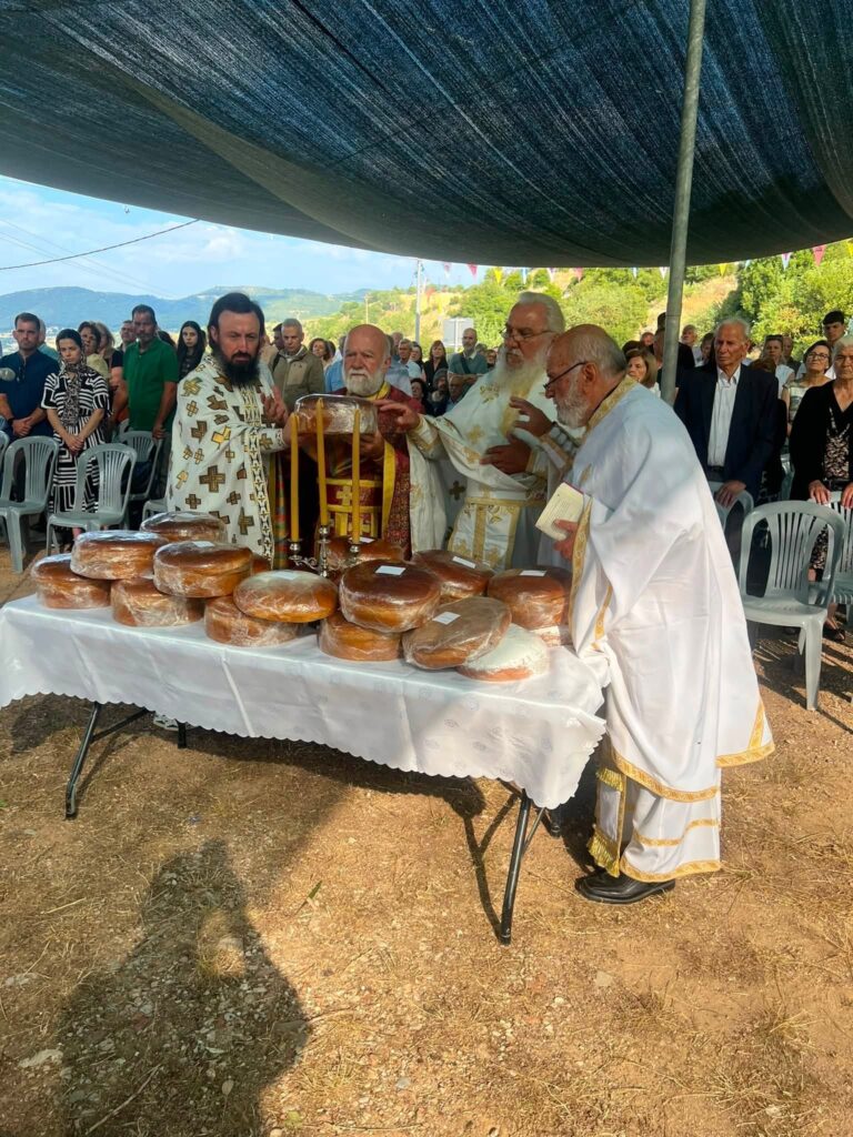 Θρησκευτική ευλάβεια στο Πάτημα του Αγίου Ανδρέα, στο Λεόντιο ΦΩΤΟ 10 Θρησκευτική ευλάβεια στο Πάτημα του Αγίου Ανδρέα, στο Λεόντιο ΦΩΤΟ