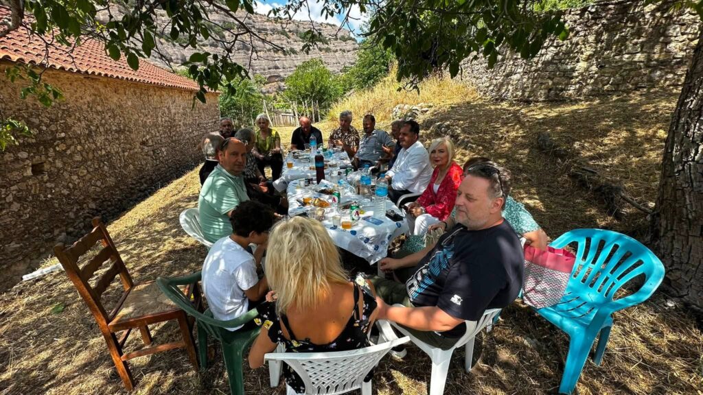 Το Λαπαναΐτικο Συναπάντημα στο χωριό των Καλαβρύτων ΦΩΤΟ