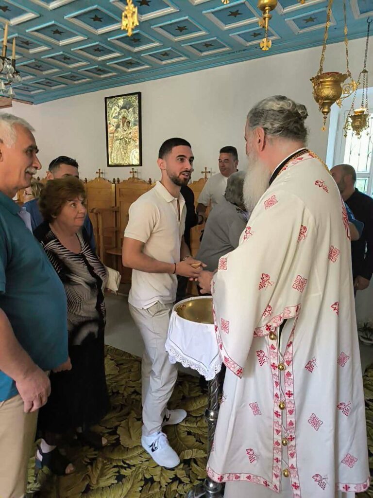 Στη Αγία Κυριακή Κανδάλου Καλαβρύτων ο Μητροπολίτης Ιερώνυμος ΦΩΤΟ 6 Στη Αγία Κυριακή Κανδάλου Καλαβρύτων ο Μητροπολίτης Ιερώνυμος ΦΩΤΟ