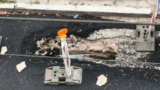 Πάτρα: Υποχώρησε η άσφαλτος σε κεντρικό δρόμο και φάνηκαν τα λύματα ΦΩΤΟ 14 Πάτρα: Υποχώρησε η άσφαλτος σε κεντρικό δρόμο και φάνηκαν τα λύματα ΦΩΤΟ