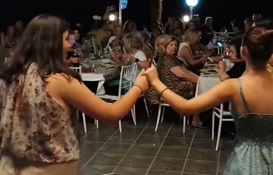 Το Χορευτικό Εργαστήρι Αιγίου γλέντησε στον Ελαιώνα ΒΙΝΤΕΟ-ΦΩΤΟ