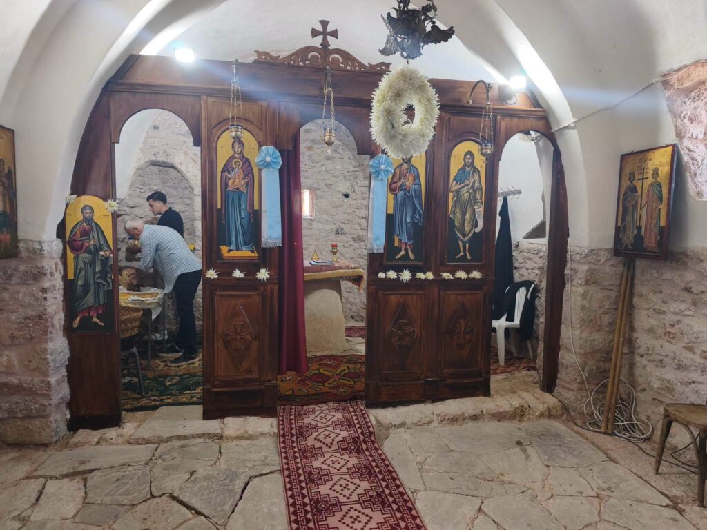 Θρησκευτική ευλάβεια στο Πάτημα του Αγίου Ανδρέα, στο Λεόντιο ΦΩΤΟ 6 Θρησκευτική ευλάβεια στο Πάτημα του Αγίου Ανδρέα, στο Λεόντιο ΦΩΤΟ
