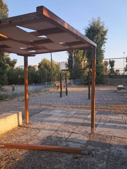 Πάτρα: Παγίδα σε παιδική χαρά με «καμπανάκι» στον Δήμο πριν σημειωθεί ατύχημα ΦΩΤΟ