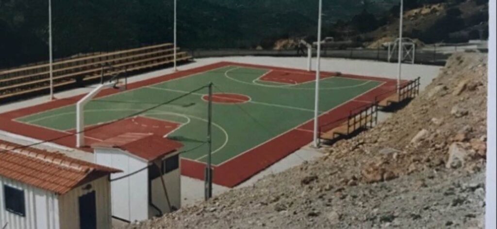 Η δράση ανακαίνισης του γηπέδου μπάσκετ στην Αγία Βαρβάρα ΦΩΤΟ 5 Η δράση ανακαίνισης του γηπέδου μπάσκετ στην Αγία Βαρβάρα ΦΩΤΟ