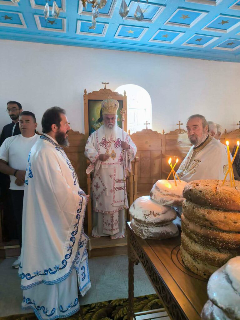 Στη Αγία Κυριακή Κανδάλου Καλαβρύτων ο Μητροπολίτης Ιερώνυμος ΦΩΤΟ