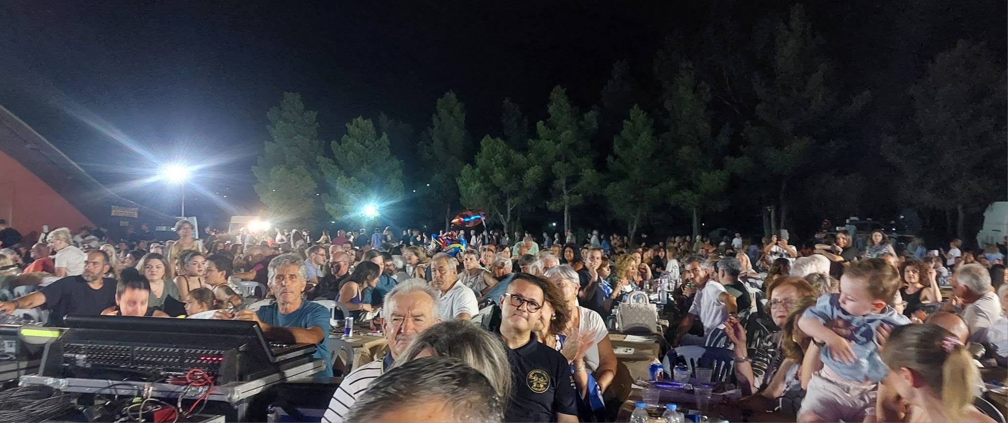 Παραδοσιακό γλέντι από τον Χορευτικό Όμιλο Καμαρών ΒΙΝΤΕΟ 4 Παραδοσιακό γλέντι από τον Χορευτικό Όμιλο Καμαρών ΒΙΝΤΕΟ