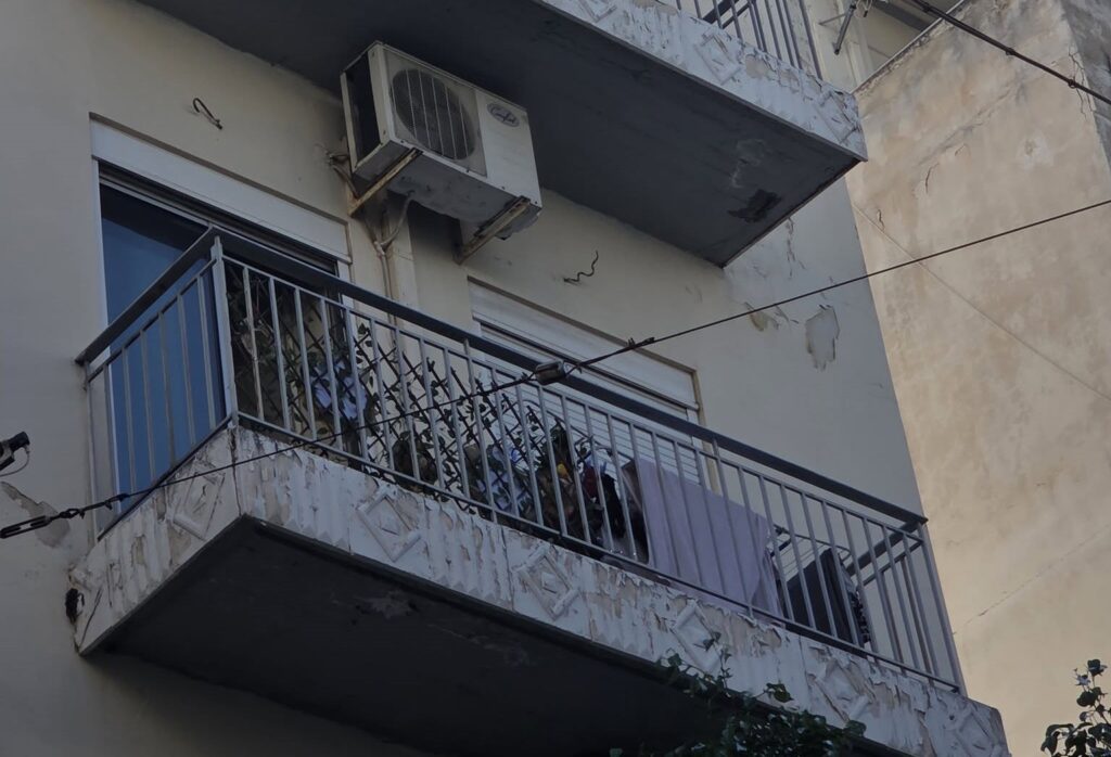 Ετοιμόρροπη μαρκίζα στο κέντρο ΦΩΤΟ