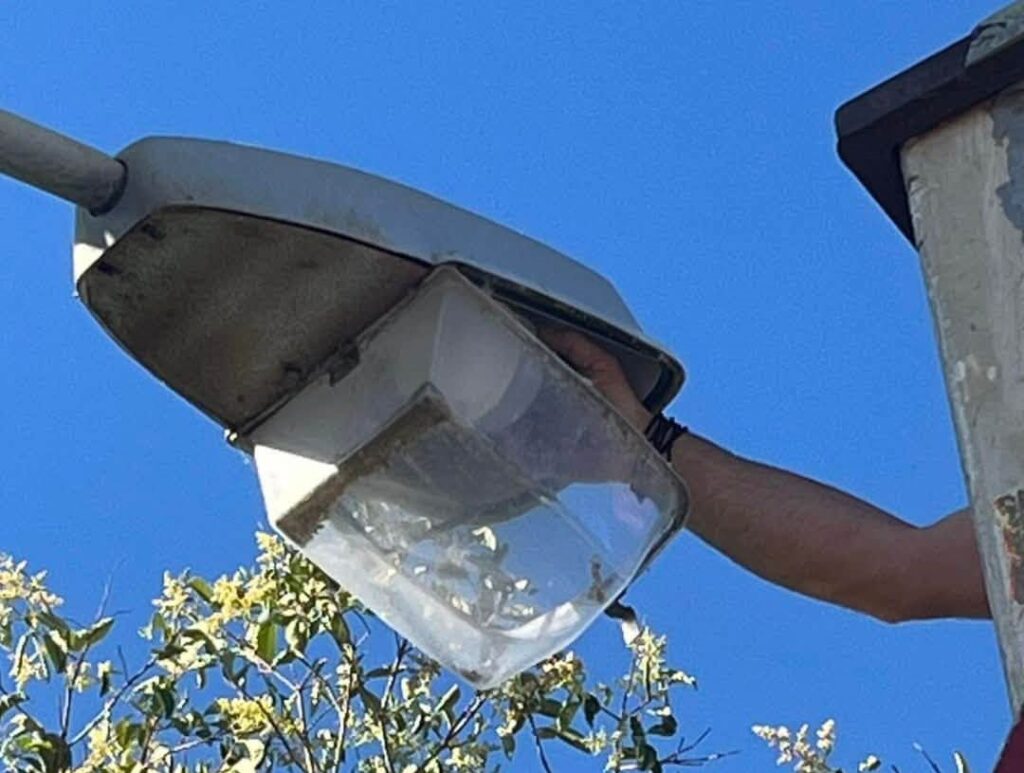 Κάτω Αχαΐα: Φως στις γειτονιές με αντικατάσταση καμένων λαμπτήρων ΦΩΤΟ