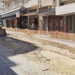 Πάτρα: Αντιδράσεις για την «ξηλωμένη» Γεροκωστοπούλου, με κομμένα δέντρα και κυβόλιθους