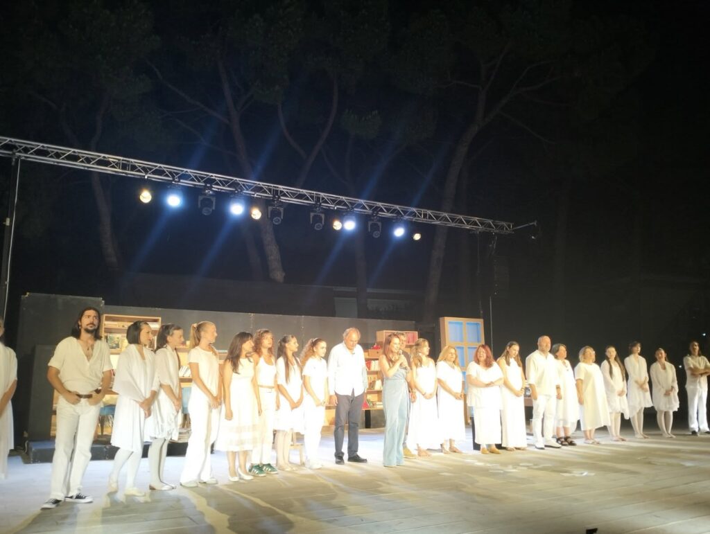 Η παράσταση «Θα μου γράφεις;», από την Θεατρική Έκφραση Αιγίου ΦΩΤΟ 5 Η παράσταση «Θα μου γράφεις;», από την Θεατρική Έκφραση Αιγίου ΦΩΤΟ