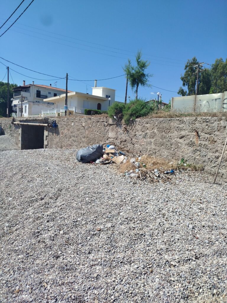 Κράθιο: Λακκούβες-παγίδες στην παραλιακή και αποπνικτική δυσοσμία από σκουπίδια δίπλα στο κύμα ΦΩΤΟ 5 Κράθιο: Λακκούβες-παγίδες στην παραλιακή και αποπνικτική δυσοσμία από σκουπίδια δίπλα στο κύμα ΦΩΤΟ