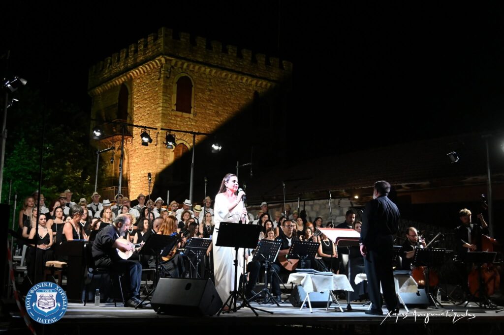 Η συναυλία «Ρεμπέτικες καντάδες» της «Πολυφωνικής» Πατρών, με πάνω από 1.500 ατομα ΦΩΤΟ πολιτών