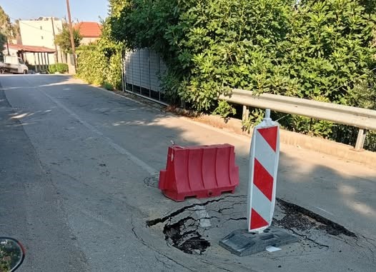 Πάτρα: Δέκα ημέρες κλειστός δρόμος χωρίς ανταπόκριση της ΔΕΥΑΠ 1 Πάτρα: Δέκα ημέρες κλειστός δρόμος χωρίς ανταπόκριση της ΔΕΥΑΠ