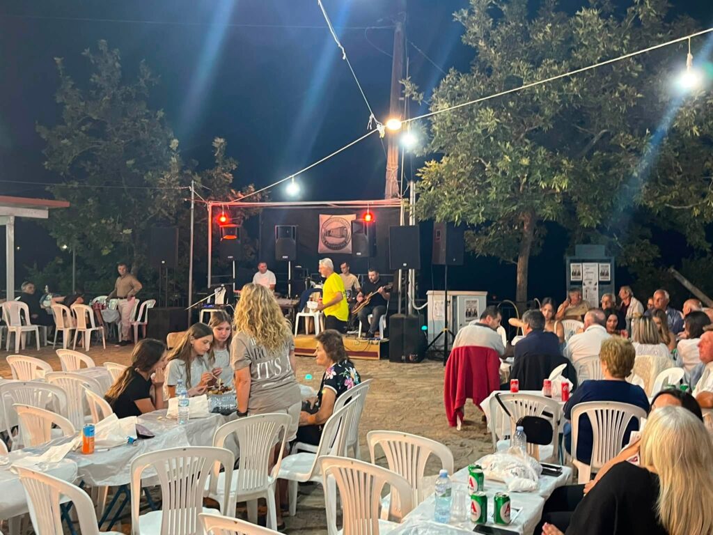 Ο Σπύρος Σκιαδαρέσης στο πανηγύρι της Καλαβρούζας ΦΩΤΟ 10 Ο Σπύρος Σκιαδαρέσης στο πανηγύρι της Καλαβρούζας ΦΩΤΟ