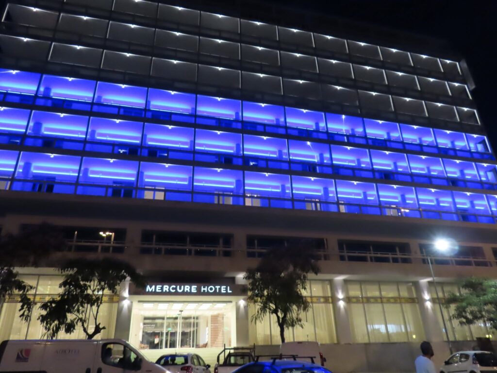 Εντυπωσιάζει ο φαντασμαγορικός φωτισμός του νέου «Mercure Patras Astir» ΦΩΤΟ