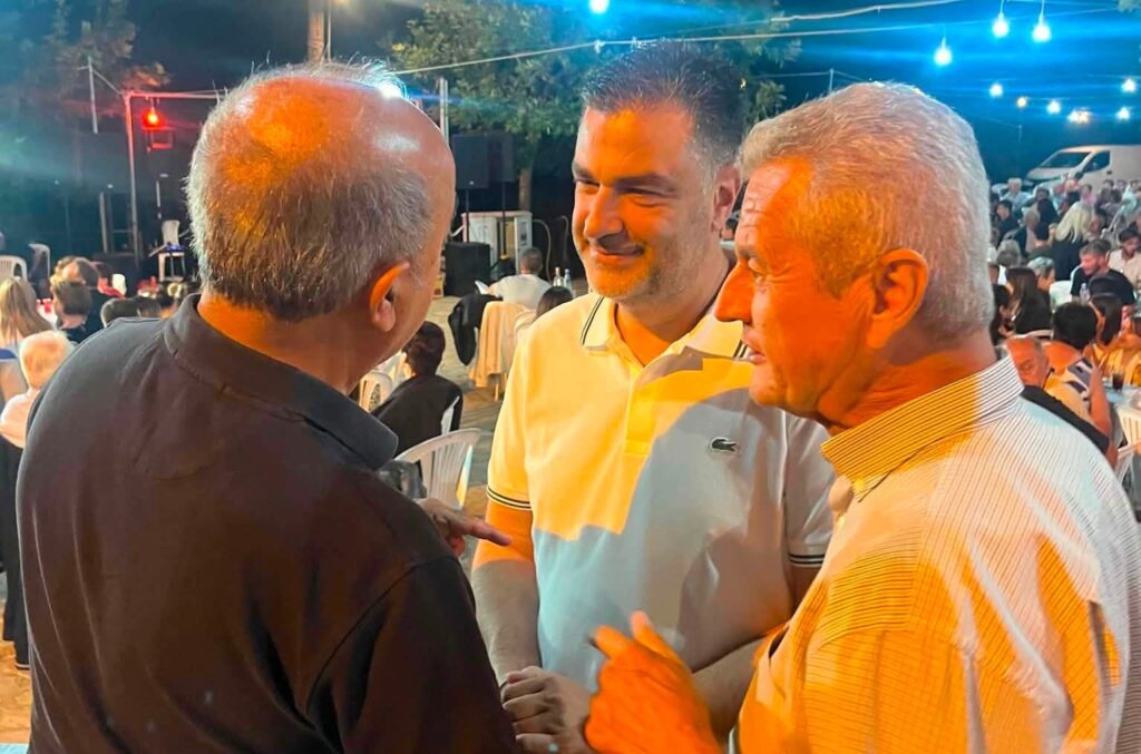 Ο Σπύρος Σκιadaρέσης στο πανηγύρι της Καλαβρύζας ΦΩΤΟ