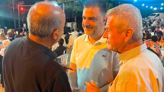 Ο Σπύρος Σκιadaρέσης στο πανηγύρι της Καλαβρύζας ΦΩΤΟ