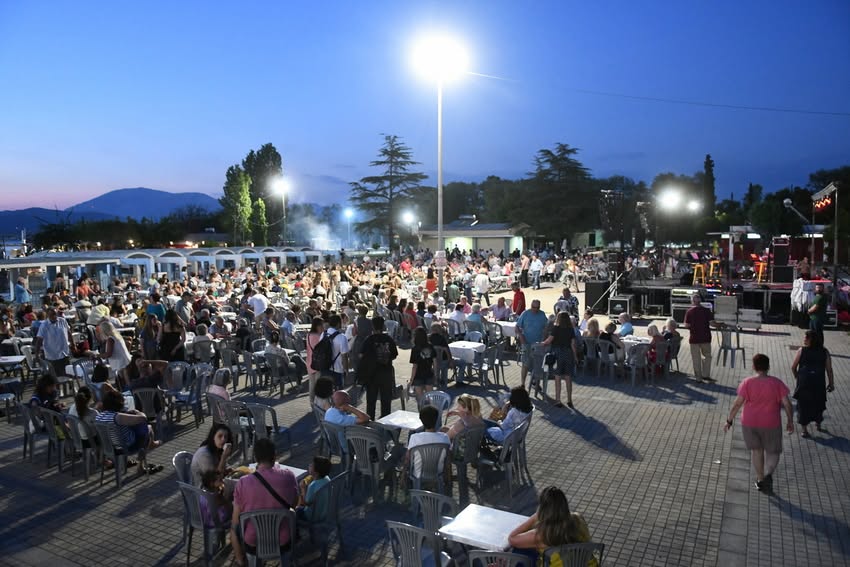 Το Πολιτιστικό Φεστιβάλ Εργαζομένων στην Πλαζ Αγυιάς ΦΩΤΟ
