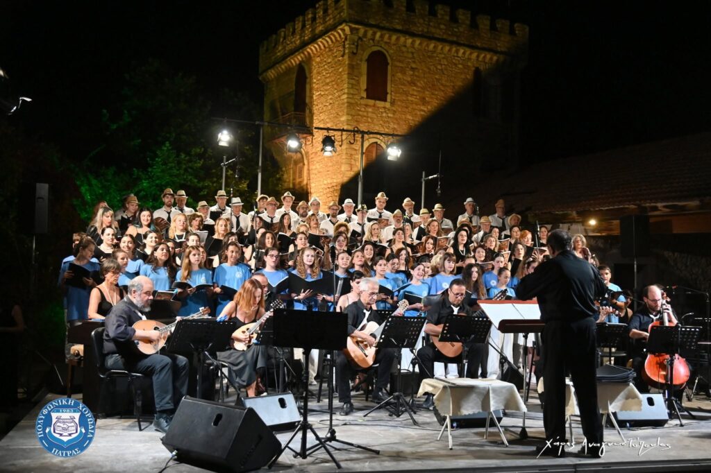 Η συναυλία «Ρεμπέτικες καντάδες» της «Πολυφωνικής» Πατρών, με πάνω από 1.500 ατομα ΦΩΤΟ πολιτών